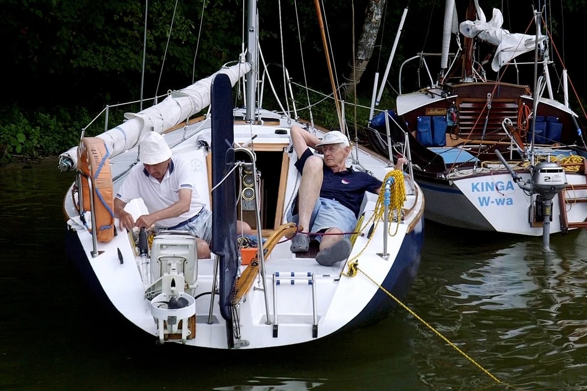 GEORGE AND GEORGE ON THE LAKE